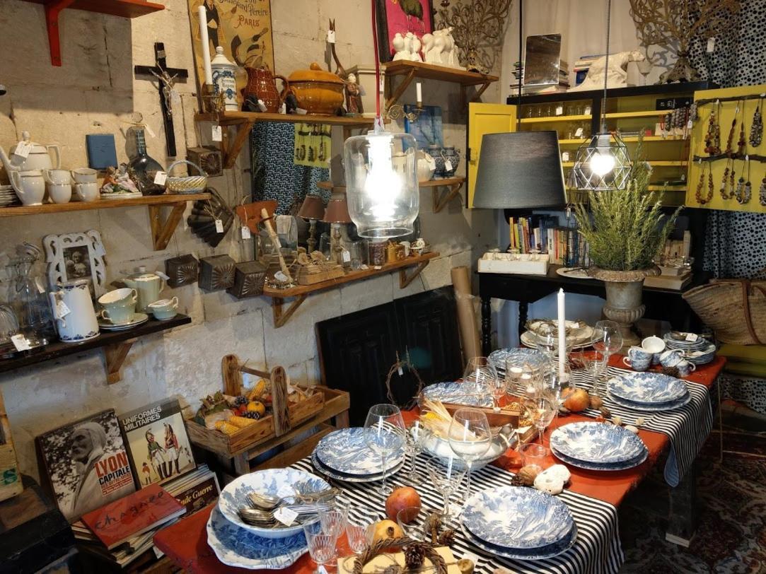 Maison D'Hotes "Les Volets Verts" Et Sa Brocante Ecueille Eksteriør bilde