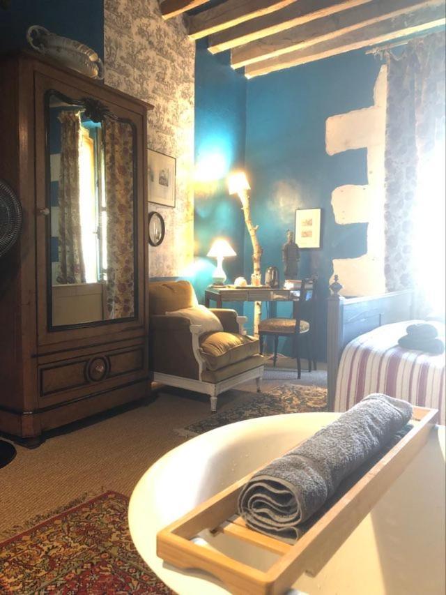 Maison D'Hotes "Les Volets Verts" Et Sa Brocante Ecueille Eksteriør bilde