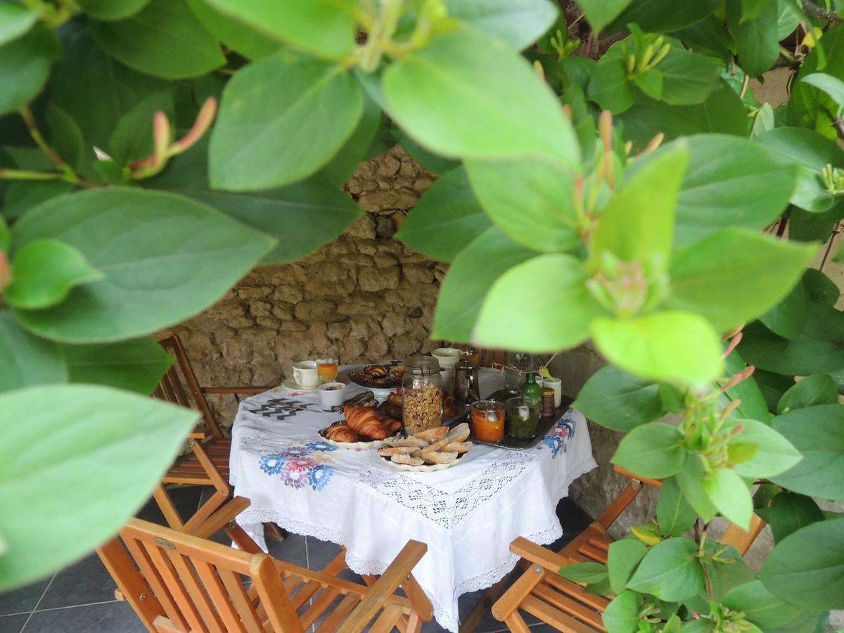 Maison D'Hotes "Les Volets Verts" Et Sa Brocante Ecueille Eksteriør bilde