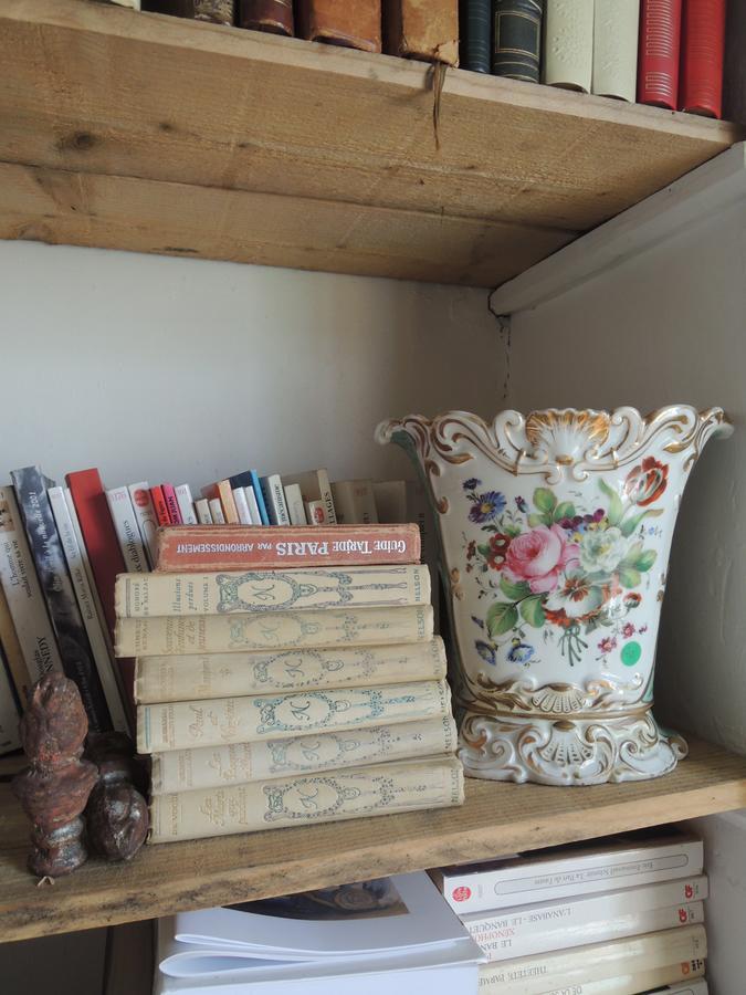 Maison D'Hotes "Les Volets Verts" Et Sa Brocante Ecueille Eksteriør bilde
