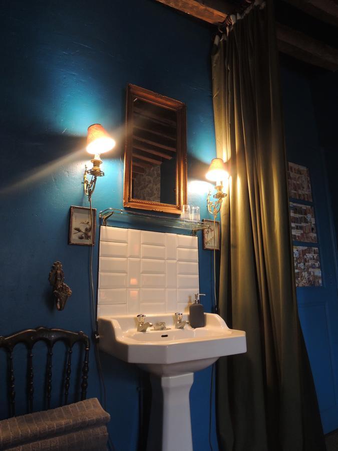 Maison D'Hotes "Les Volets Verts" Et Sa Brocante Ecueille Eksteriør bilde